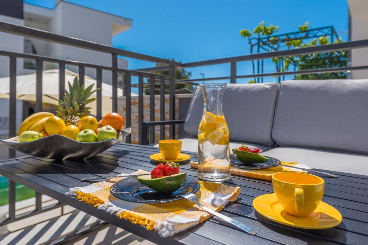 Villa Seaview With Pool - Apartment Yellow Trogir Exterior foto